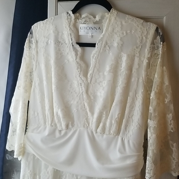Kiyonna size 1 (1x) stretchy lace wedding gown - Picture 2 of 7